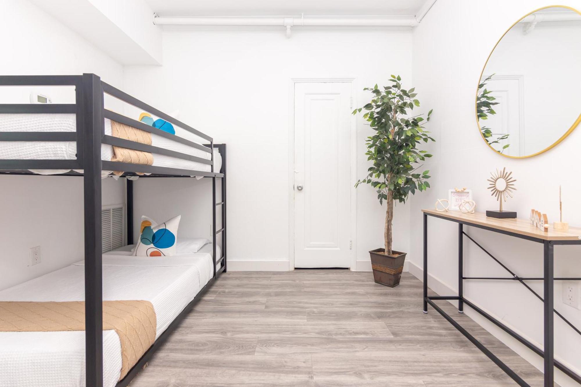 West Deco Aparthotel Маями Бийч Екстериор снимка