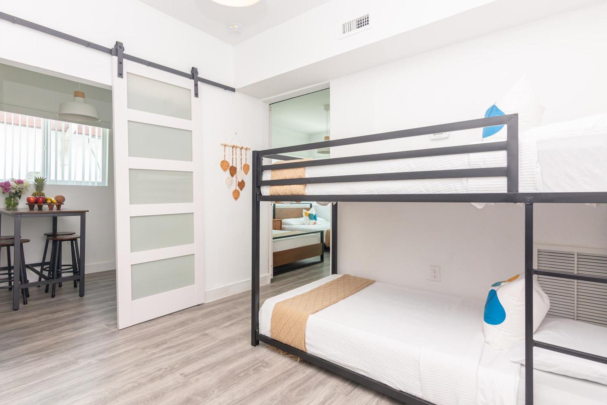 West Deco Aparthotel Маями Бийч Екстериор снимка