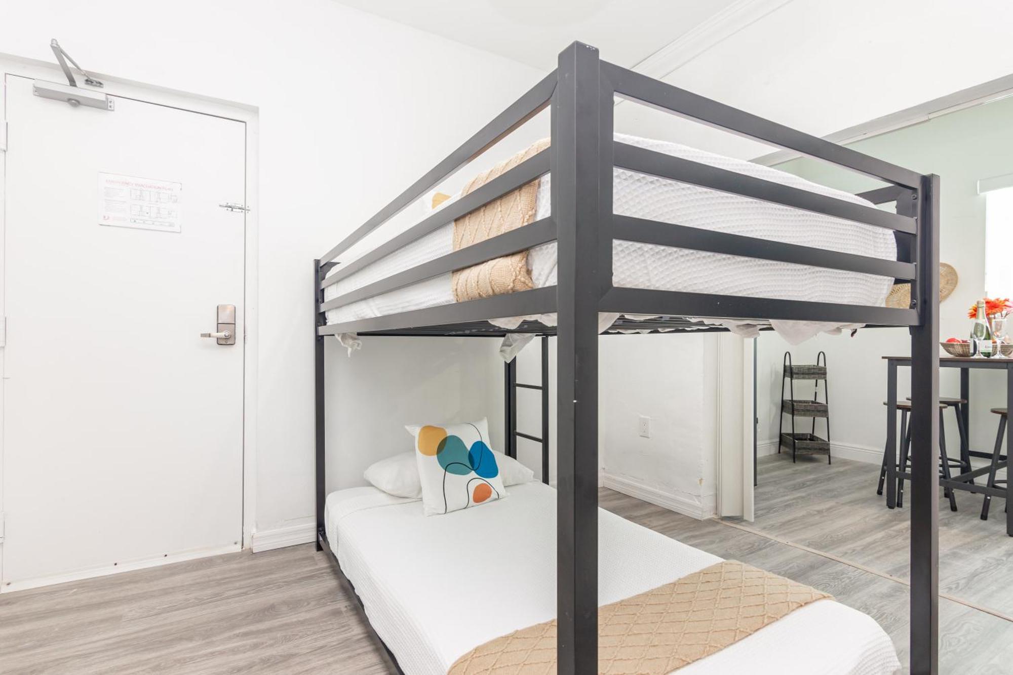 West Deco Aparthotel Маями Бийч Стая снимка